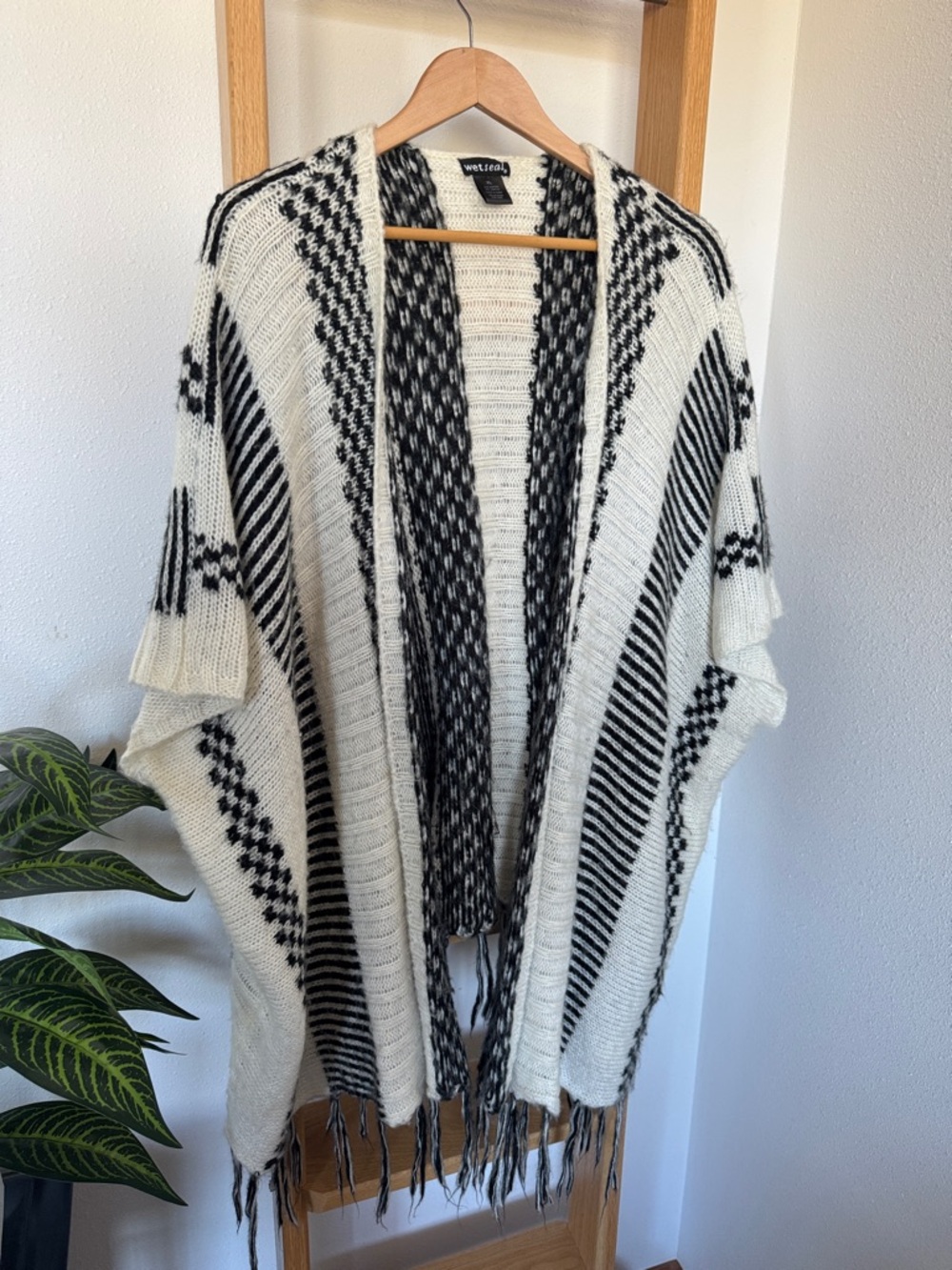 EUC Wet Seal Black & White Patterned Open Cardigan Sweater
